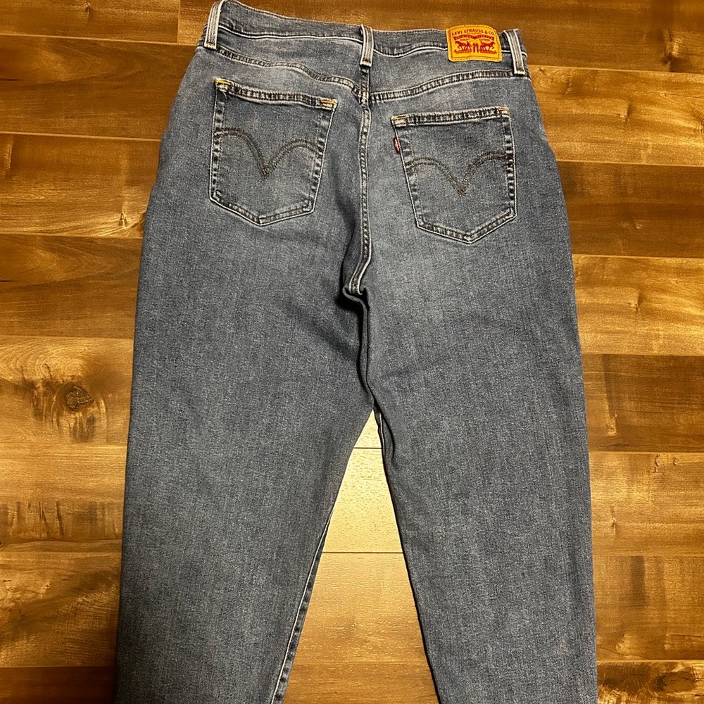 Levi's High-Waisted Mom Jeans in Medium Blue Denim
